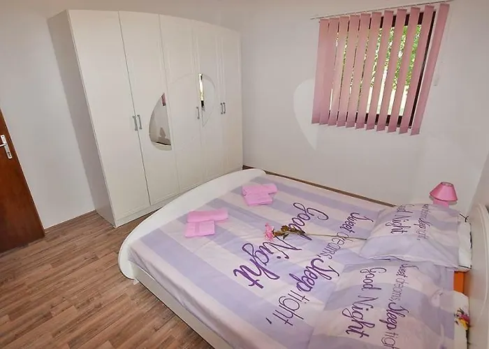 Romantic Sejdic Πανσιόν 3*